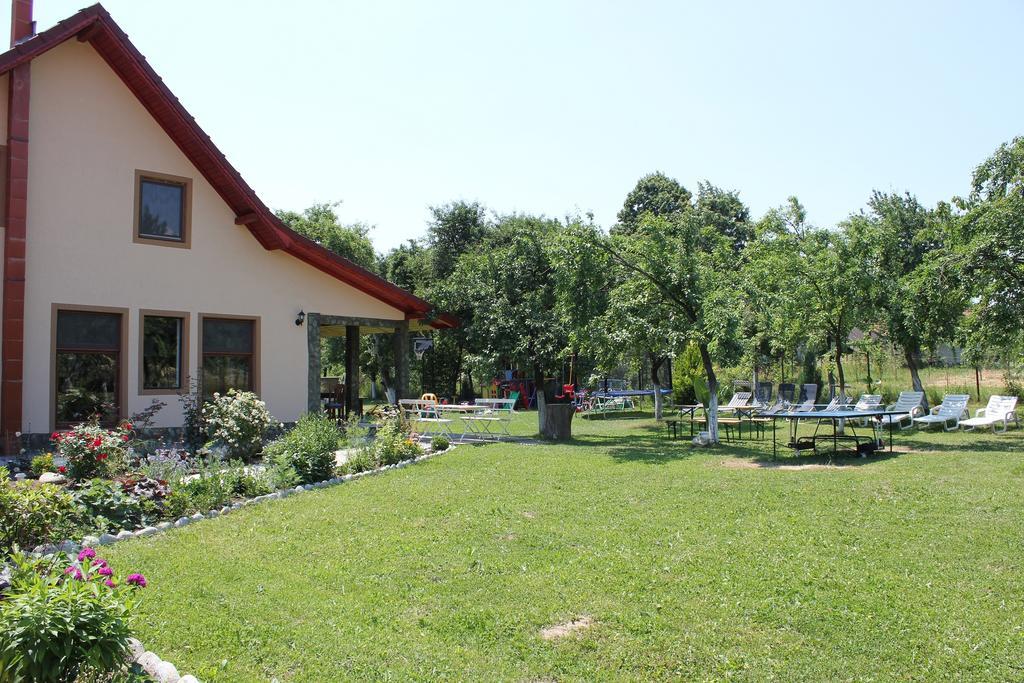 Pensiunea Casa Noastra Baia de Fier Exteriör bild