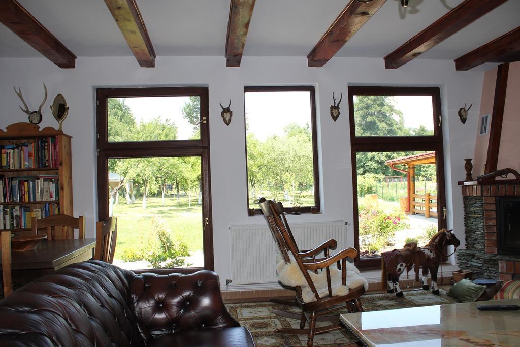 Pensiunea Casa Noastra Baia de Fier Exteriör bild